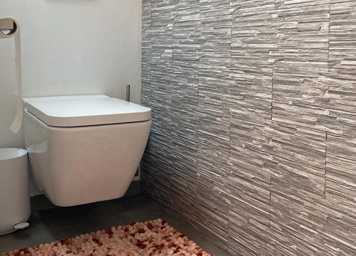 Vernieuwing sanitair met nieuw bad en tegels door Joris Nyssens Wuustwezel